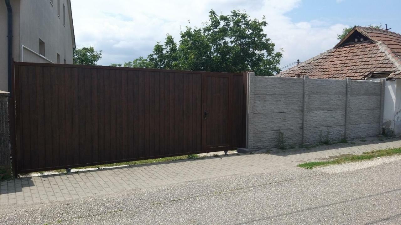 Apartamento Kupai Apartman Tiszaújváros Exterior foto
